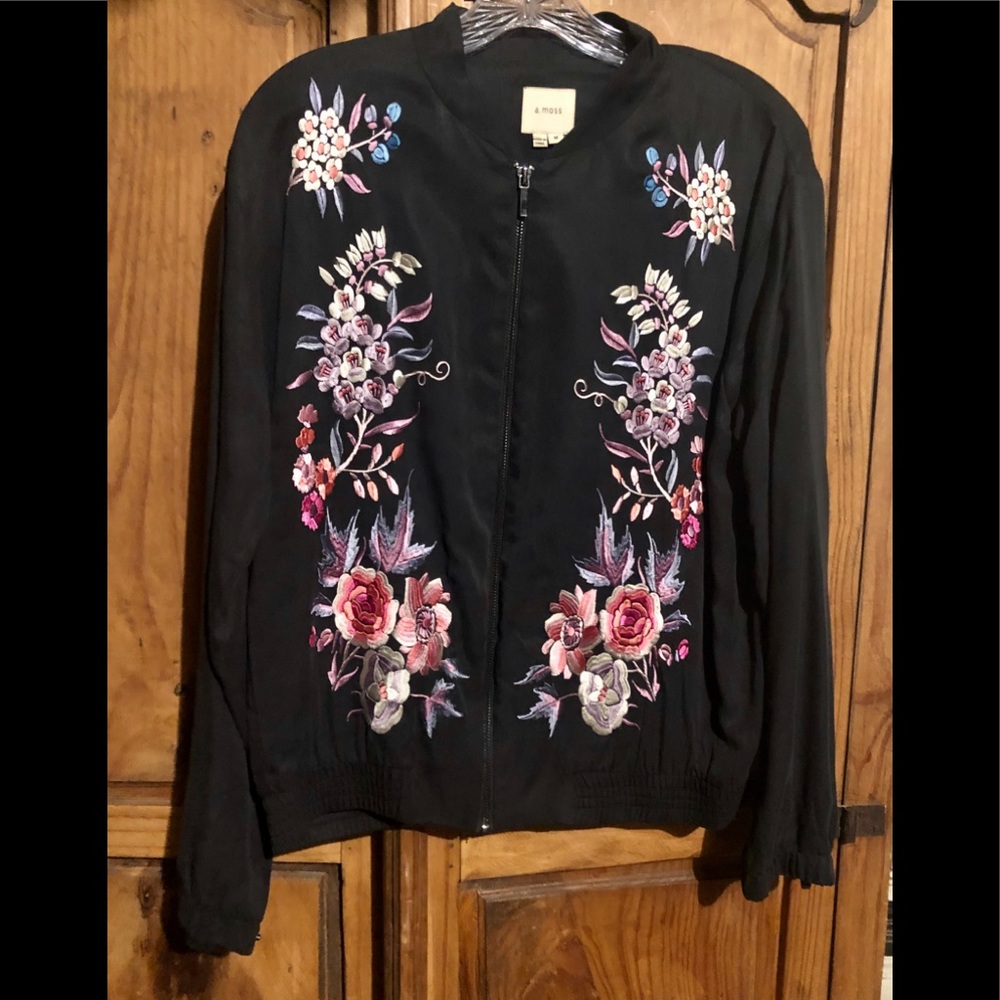 Gorgeous Bomber Jacket w/ Floral Embroidery MED